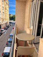 From Hollywood to Bollywood 2 Bedrooms 2 Bathrooms - 1 min from Croisette&Beach, 12 Min from the Palais - B&B Cannes