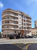 From Hollywood to Bollywood 2 Bedrooms 2 Bathrooms - 1 min from Croisette&Beach, 12 Min from the Palais - B&B Cannes