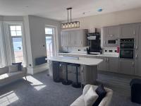Stunning Sea View Apartment With Balcony & Parking - Chambres d'hôtes Rhôs-on-Sea