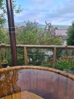 Charming Welsh Cottage with Wood-Fired Hot Tub, Snowdon and Beaches Nearby - B&B Talysarn