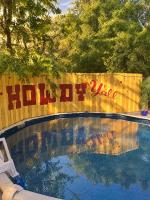 Pool, Game Room & Mini Golf near Six Flags - B&B San Antonio