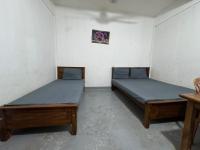 Basic Dreibettzimmer mit Gemeinschaftsbad
