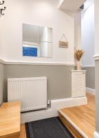 2 Bedroom House with Garden and Free Parking -10 min to London Bridge and near Lewisham Hospital - Chambres d'hôtes Lasham