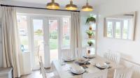 Sea Urchins, The Bay, 2 bedrooms with ensuites, balcony with sea view, parking, 2 dogs welcome - B&B Filey