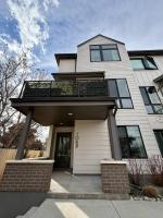 Modern Townhome Near Red Rocks and Downtown - B&B Lakewood