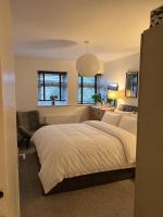 Room at Wallington Green for professionals, free parking, near station, 30 min to London Bridge, 27 min to LDN Victoria - Chambres d'hôtes Wallington