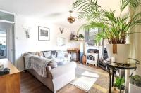 Mullion Splits Light - B&B Leicester