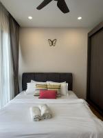 The Floral Retreat N3w Cozy High floor Beacon Executive Suite - B&B George Town