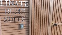 Linate Home Suite & Aparthotel - 10 minutes by walk from-to airport - Con parcheggio sorvegliato in loco e a 10 minuti a piedi da e per aeroporto di Linate metro blu M4 - B&B Linate
