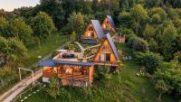 Carpatina A-Frame Retreat - Rustic Cabins for Couples - B&B Runcu