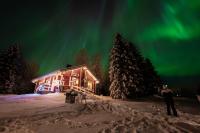 Villa Hiisi - Private Riverside Villa, Sauna & Northern Lights - B&B Ranua
