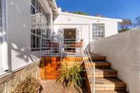 Quiet, Quaint retreat perfect location in Rosebank - B&B Johannesburgo