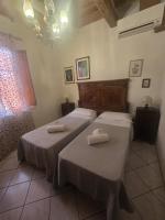 Tweepersoonskamer met 2 Aparte Bedden en Badkamer