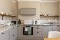 23 - Central 3-Bed Flat with Parking on Bathwick Street - B&B Bath