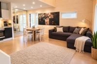 The other side of the CLT semi-detached house, with a separate SPA - Bed and Breakfast Lahti