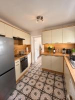 NEW! Beautiful Home I Garden I Parking I Sleeps 6 - B&B Abergavenny