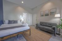 Bold Studio Steps from Back Bay - B&B Boston