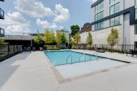 Vandy Game Day 2BR/2BA | Balcony | Pool + Gym - B&B Nashville