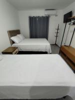 Estúdio com cozinha, duas camas e banheiro em Foz do Iguaçu - B&B Foz do Iguaçu