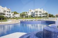 Charming Vilamoura Apartment with Private Garden & Pool - B&B Vilamoura