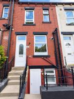 The Big Stay-Contractor & Families - Home for 10 with full Kitchen, fast WiFi & free Parking near Leeds City Centre & M621 - Chambres d'hôtes Beeston