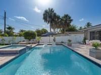 Sanctuary Home Naples-Luxury Beach House with Private Pool and Oasis! - Bed and Breakfast Naples
