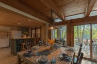 Riverfront Getaway with Hot Tub and Scenic Views - Bed and Breakfast Mont-Tremblant