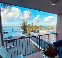 Cozy studio apartment steps from the beach ! - Bed and Breakfast San Juan