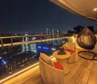 Above the City Premium 42nd Floor Stay - B&B Nueva Delhi