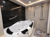 4-Minute Airport Family Suites - B&B Pusok