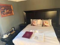 Tau Guesthouse - B&B Polokwane
