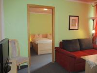 Small Family Room (4 Adults)