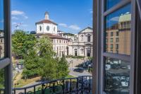 The Charm of Old Milan - Historic Palazzo with Duomo View - B&B Milan