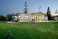 New Beachfront villa Six Stars in Chania,close to the beach & amenities - Chambres d'hôtes Kamisianá