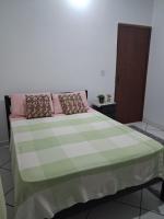 Simples & Funcional - perto Praia e Faculdade - Bed and Breakfast Macaé