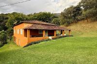 Fazenda com cachoeira e piscina para 20 hóspedes - B&B Brumadinho