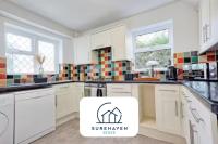 Surehaven Stays 3 Bedroom House Braintree Comfortable Fully Furnished Home Sleeps 5 with Private Garden and Parking Perfect for Families and Contractors - B&B Great Notley