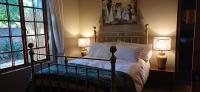 The Artist's Studio - B&B Oudtshoorn