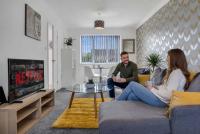 Modern 3BR Home in 9 Anson Rd Near Sandwell Hospital with Garden and Free Parking - B&B West Bromwich