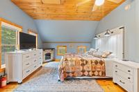 Big Red Cottage with Overflow Unit Near Sunapee and New London - B&B New London