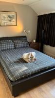 2 village apartments only 2.2 miles from the Refinery - Bed and Breakfast East Halton