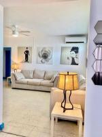 San Juan Gem 7BR-City Views & Onsite Pay Parking! - B&B San Juan