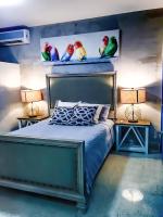San Juan Gem 7BR-City Views & Onsite Pay Parking! - B&B San Juan