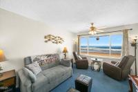 Stunning Beachfront Suite - Sleeps 4 - Second Floor - Pool and Sauna - B&B Lincoln City