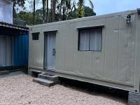 Flat Container com cama de casal e colchão solteiro no chão para até 3 pessoas à 3 km centro Brusque e 2 km hospital Azambuja - Bed and Breakfast Brusque