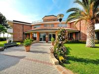 Villa in Cecina Mare near Sandy Beaches - B&B Marina di Cecina