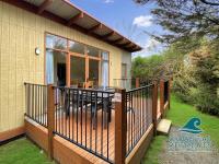 Island Resort Retreat - Pools, Spa, Gym Access - Bed and Breakfast Cowes