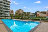 Stylish 2-Bedroom Apartment with Pool, Gym - B&B Sydney
