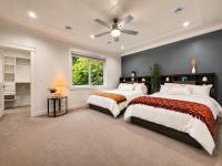 Bright Luxury 2 Queen beds for 4 guests with Ensuite bath & Cozy Guest Rooms for 2 guests - B&B Surrey