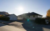 Large Home Tomasjord - Free parking, nature-close, sleeps 9 - B&B Tromsø
